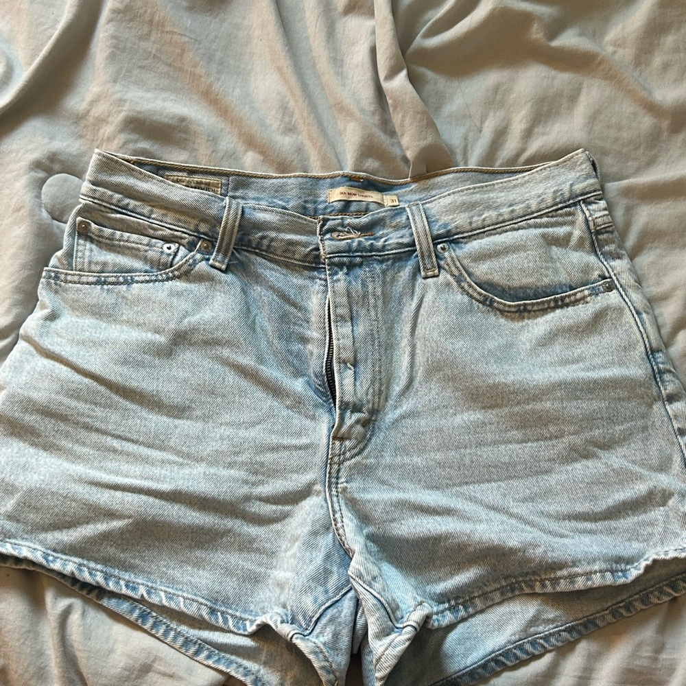 Levi's 80s mom shorts